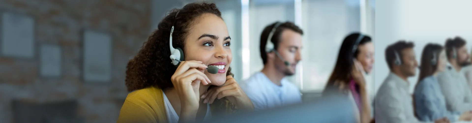 Call center agents using speech analytics to enhance the customer interaction