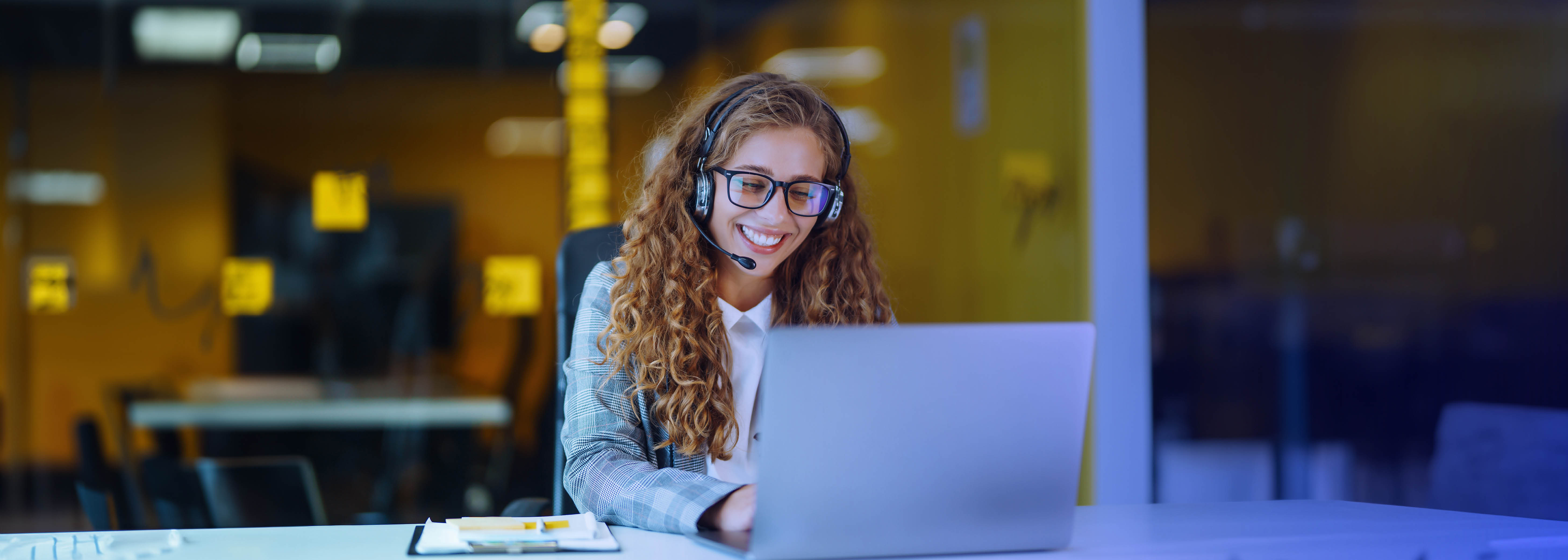 Happy agent helping a customer with their online queries