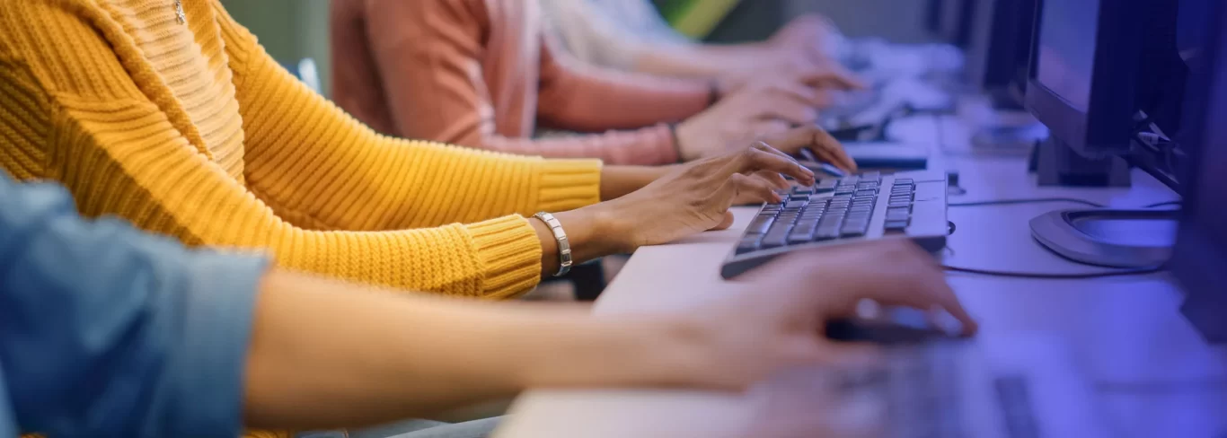 Call center agents happily working on a omnichannel contact center