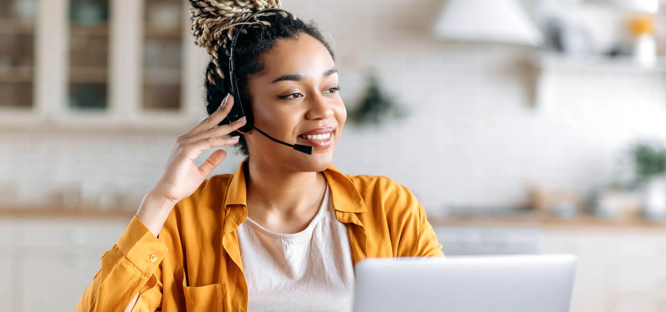 A woman agent using Startek cloud application for customer interaction from the comfort of home